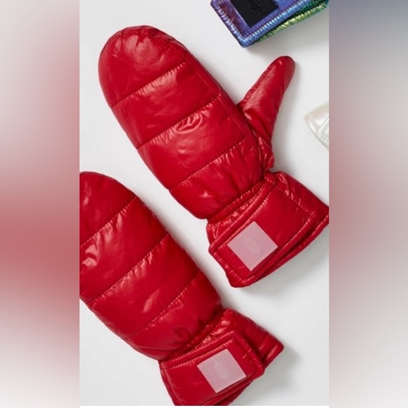 NWOT Free People Movement Show Off Puffer Mittens - Picture 3 of 4